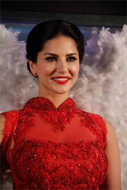 sunny leone,bollywood star heroine,sunny real life story  సన్ని రియల్‌స్టోరీపై చిత్రం...!